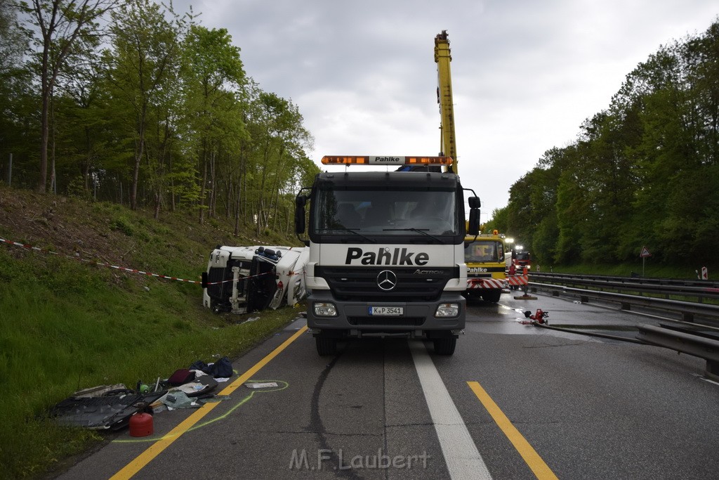 VU Gefahrgut LKW umgestuerzt A 4 Rich Koeln Hoehe AS Gummersbach P252.JPG - Miklos Laubert